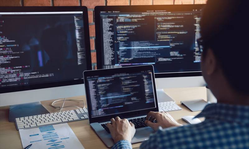 数据科学选型:R与Python如何赋能左贡县网站建设?